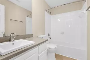 10 W Foxbriar Forest Cir, The Woodlands, TX 77382 - Photo 25