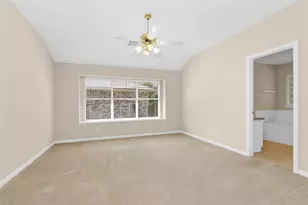 10 W Foxbriar Forest Cir, The Woodlands, TX 77382 - Photo 15