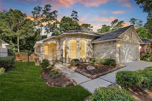 10 W Foxbriar Forest Cir, The Woodlands, TX 77382 - Photo 1