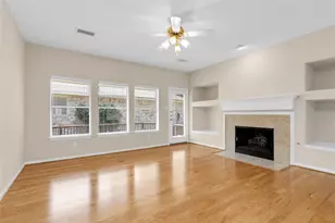 10 W Foxbriar Forest Cir, The Woodlands, TX 77382 - Photo 11