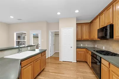 10 W Foxbriar Forest Circle, The Woodlands, TX 77382 - Photo 13