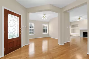 10 W Foxbriar Forest Cir, The Woodlands, TX 77382 - Photo 5