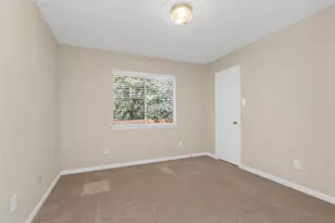 10 W Foxbriar Forest Cir, The Woodlands, TX 77382 - Photo 23