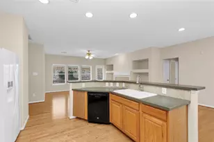 10 W Foxbriar Forest Cir, The Woodlands, TX 77382 - Photo 13