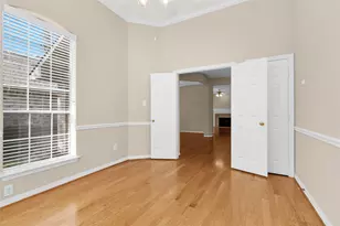 10 W Foxbriar Forest Cir, The Woodlands, TX 77382 - Photo 9