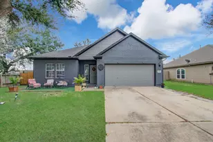 1315 Mission Dr, La Porte, TX 77571 - Photo 1