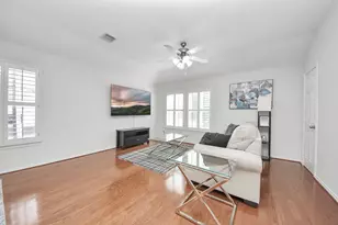 943 W Heights Hollow Ln, Houston, TX 77007 - Photo 11