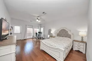 943 W Heights Hollow Ln, Houston, TX 77007 - Photo 5