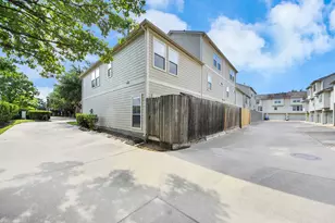 943 W Heights Hollow Ln, Houston, TX 77007 - Photo 23