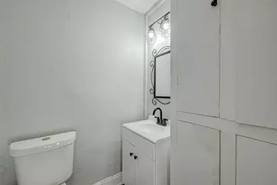 5102 Lyndhurst Drive, Houston, TX 77033 - Photo 7