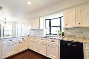 179 April Waters Dr N, Conroe, TX 77356 - Photo 9