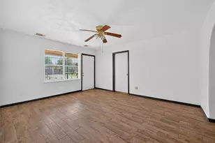 423 Gammon Dr, Houston, TX 77022 - Photo 7