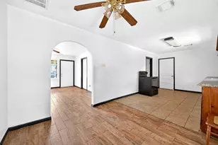 423 Gammon Dr, Houston, TX 77022 - Photo 9