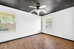 423 Gammon Dr, Houston, TX 77022 - Photo 17