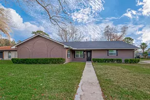 909 Oak Vista Ct, Friendswood, TX 77546 - Photo 1
