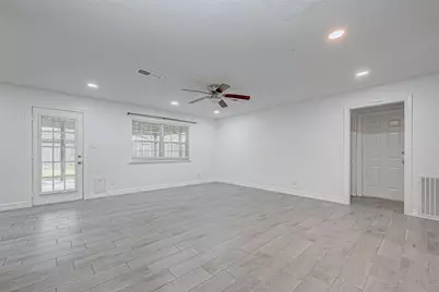 909 Oak Vista Court, Friendswood, TX 77546 - Photo 11