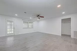 909 Oak Vista Ct, Friendswood, TX 77546 - Photo 11