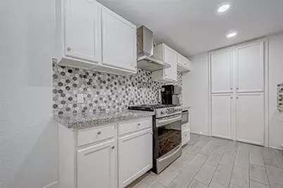 909 Oak Vista Court, Friendswood, TX 77546 - Photo 13