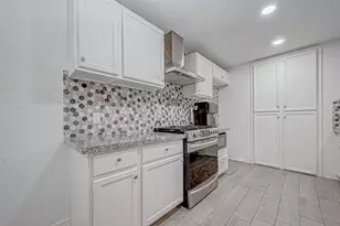 909 Oak Vista Ct, Friendswood, TX 77546 - Photo 13
