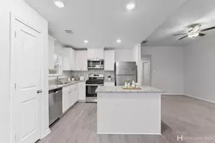 16158 Sugar Fls Dr, Conroe, TX 77303 - Photo 7