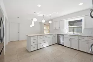 1402 Heathwood Dr, Houston, TX 77077 - Photo 25