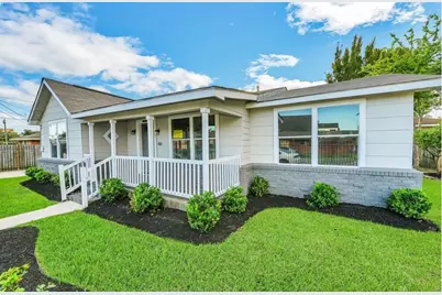 2121 N Durham Drive, Houston, TX 77008 - Photo 1