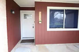 513 Sims Dr, Angleton, TX 77515 - Photo 3