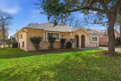 13627 Greenway Drive, Sugar Land, TX 77498 - Photo 3