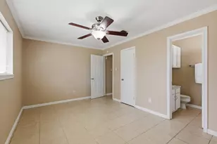 13627 Greenway Dr, Sugar Land, TX 77498 - Photo 19