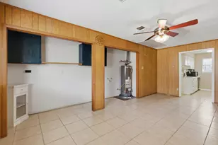 13627 Greenway Dr, Sugar Land, TX 77498 - Photo 17