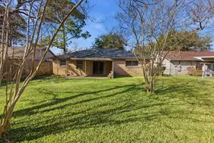 13627 Greenway Dr, Sugar Land, TX 77498 - Photo 27