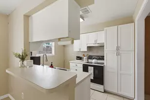 13627 Greenway Dr, Sugar Land, TX 77498 - Photo 11