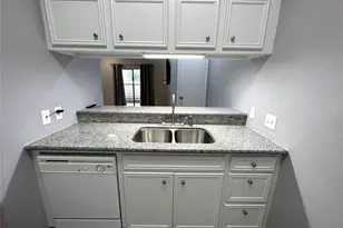 7037 N Holiday Dr, Galveston, TX 77550 - Photo 7