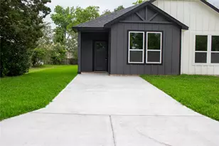 106 Runnels St, Willis, TX 77378 - Photo 1