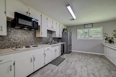 1 4th Avenue N, Texas City, TX 77590 - Photo 7