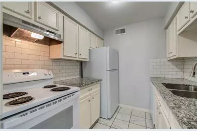 7900 Westheimer Road #146, Houston, TX 77063 - Photo 11