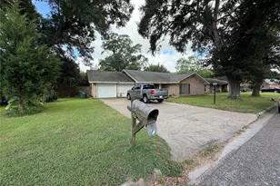 1429 Circle Dr, Sealy, TX 77474 - Photo 3