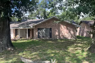 1429 Circle Dr, Sealy, TX 77474 - Photo 1