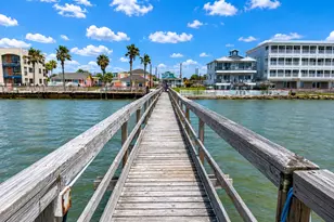 720 S Water St, Rockport, TX 78382 - Photo 1
