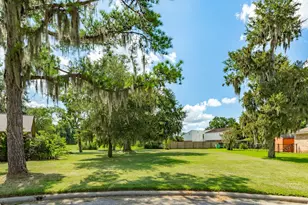 13 Seminole Ln, West Columbia, TX 77486 - Photo 1