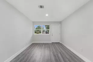 4630 Clover St, Houston, TX 77051 - Photo 9