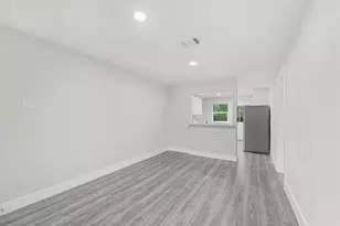 4630 Clover St, Houston, TX 77051 - Photo 7