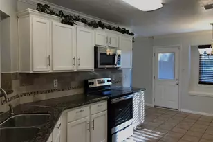 11075 Landsbury Ct, Houston, TX 77099 - Photo 5