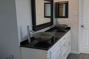 11075 Landsbury Ct, Houston, TX 77099 - Photo 13