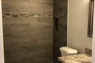 11075 Landsbury Ct, Houston, TX 77099 - Photo 9