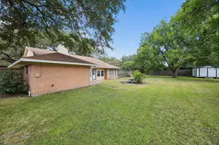 1613 S Hood St, Alvin, TX 77511 - Photo 19