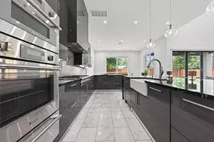14002 Woodthorpe Ln, Houston, TX 77079 - Photo 13