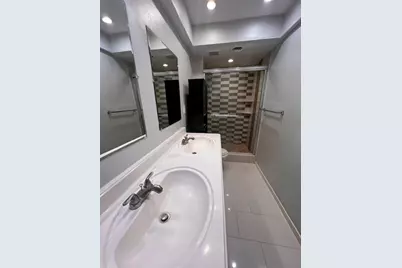 9543 Beverlyhill St, Houston, TX 77063 - Photo 13