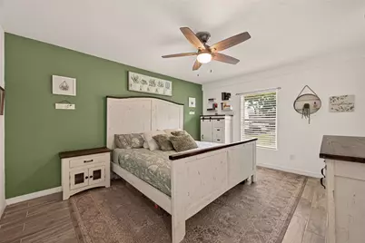901 Temple Circle, Hitchcock, TX 77563 - Photo 5