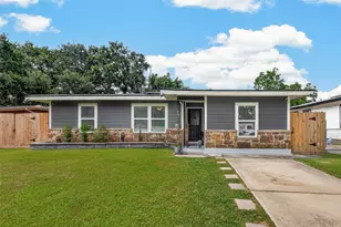 901 Temple Cir, Hitchcock, TX 77563 - Photo 1